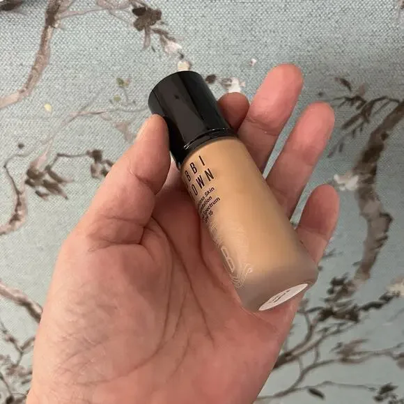 Bobbi Brown Weightless Skin Foundation SPF 15 Cool Natural - Picture 2 of 4